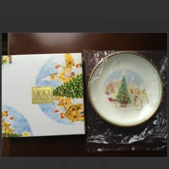 Vintage Mikasa Mini Christmas Plate With Box - Picture 2 of 3